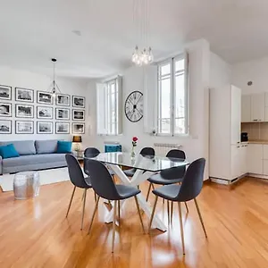 Modern, Stylish Flat Near Piazza Della Repubblica Casa vacanze